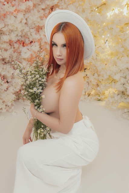 cam girl Kateowens sitting topless holding flowers